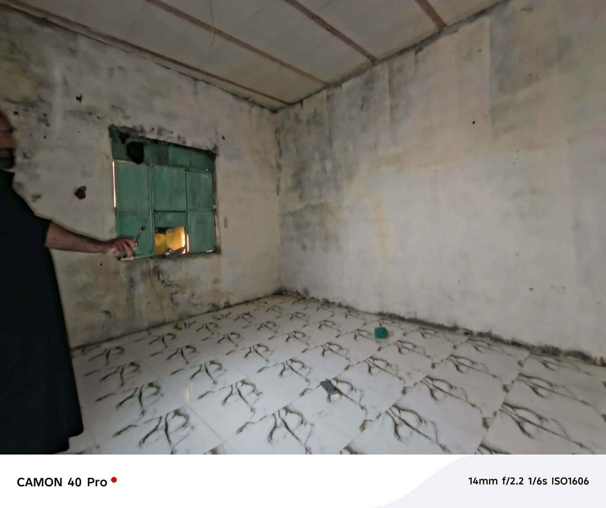 السلام عليكم بيت للبيع المساحة 190 متر حي الجوادين قرب مدرسة الشريف الرضي السعر 23 مليون 
الرقم ***********//***********
