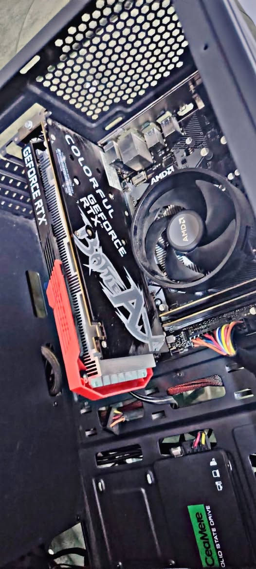 كيس فقط للبيع
CPU : R7 3700X
GPU : RTX 3050 6GB 
M.B :  B450M-K ASUS
P.S :  500W
RAM : 2X8 16GB 2666 
SSD 120GB
HDD : 1T
CASE 3 FAN
القطع نضيفه كلش
الكيس مكسوره الجامه
السعر 600 الف وبيها مجال حق الجيه
مكاني بغداد / ***********
