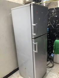ثلاجة مستعملة للبيع نظافة 80‎%‎ تبريد ممتاز  بيع مستعجل  السعر 130 الف...