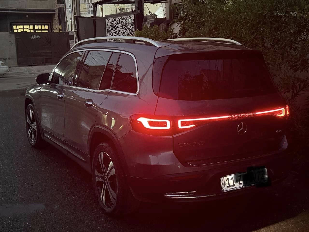 السلام عليكم
مارسيدس EQB350
كهرباء بلكامل
موديل 23 
ماشيه 50 الف km
السياره فول الفول 1-1
تمشي 500 كيلو بلشحنه
رادارات جميع الجهات كامرات
3 ماوسات للتحكم 
كشنات خزن وتدليك 
خمس وضعيات قياده 
صندوك كهرباء 
حادثها جاملغ ايمن بدون دواخل
سياره هوايه بيها موصفات مذاكرها وكامله بدون اي نقص
مكان السياره بغداد العامريه
السعر 250 ورقه

0770 880 8508
