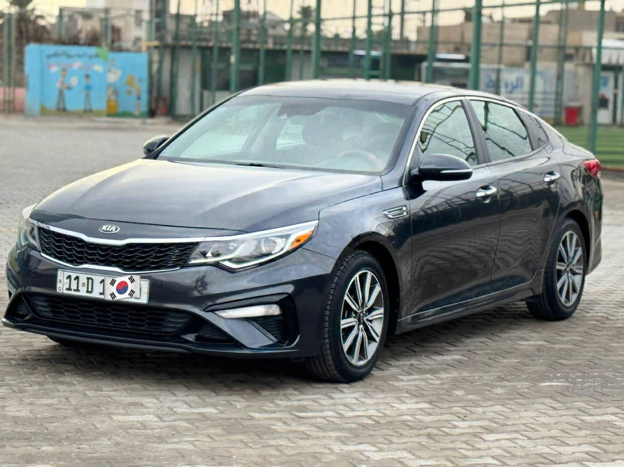 السلام عليكم
سياره جديده مال جني خير من الله 

كيا اوبتما موديل 2019 وارد امريكي رقمها بغداد الرقم الدولي الجديد 

مواصفاتها FE تحكمات ستيرن كروز سرعه شاشه جبيره اصليه كاميرا خلفيه رادار امامي رادار جانبي تحديد مسار امامي قياده اليه 

ومواصفات الاوبتما المعروفه

ماشيه 100 الف

مكينه 2400 شرط مامفتوحه لا هيه ولا الكير فقط مبدل واشر مال قبق واشر مال كيس 

وشرط الفحص

حادث السياره شخط بهلال الجاملغ الخلفي والباب ومصبوغات

حتى الدعاميه الاماميه والخلفيه بدون صبغ

بيها طعجه مال تحميل ومسويها بلكصه

السياره غير هذا مكفوله حتى من البارد ومن الفتح 

تبريد شغال تدفئه شغاله صدر امامي خلفي جديد 

ماناقصها اي شي وتجي وتفحص ان شاء الله صارلها عدنه خمس سنوات

عنوان السياره بغداد العامريه 

سعر السياره 137
اي استفسار حاضر رقم الهاتف 

***********
وبي واتساب هم
