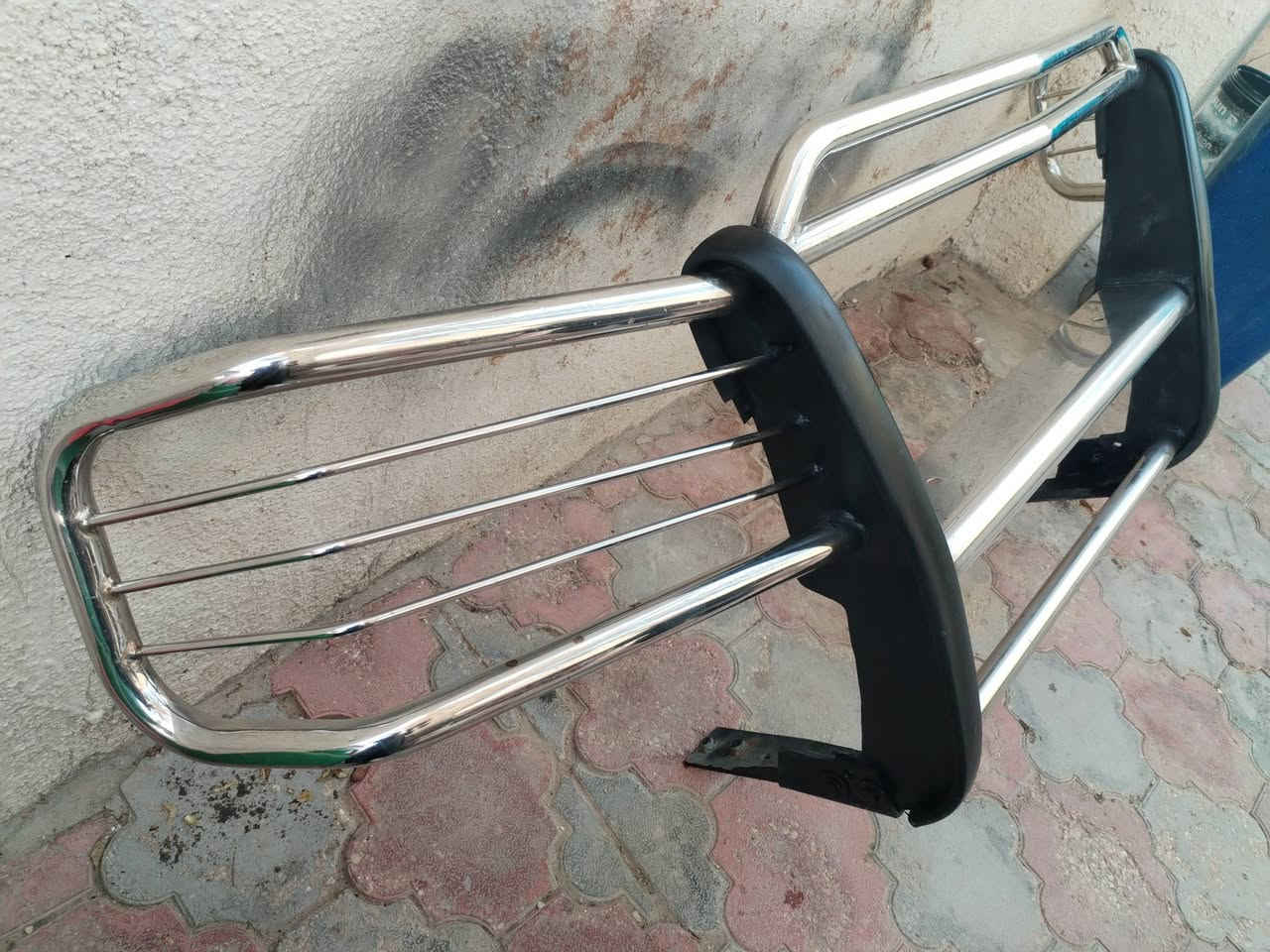 السلام عليكم درع بهبهان للبيع مع القواعد نضيف حيل السعر 200الف مكاني كربلاء ***********
