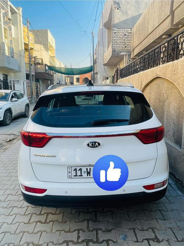 السلام عليكم 
سياره سبورتج موديل 2017 خليجي
السياره مكفوله من الصبغ بيها بارد قليل عله كد شبر بل باب وعداها مكفول كلشي من محرك وكير وكشر
السياره فول مواصفات بصمه وبانوراما والباقي المواصفات معروفه
ماشيه 97 الف
السياره خير من الله وماناقصها شي
للأستفسار اكثر 
***********
