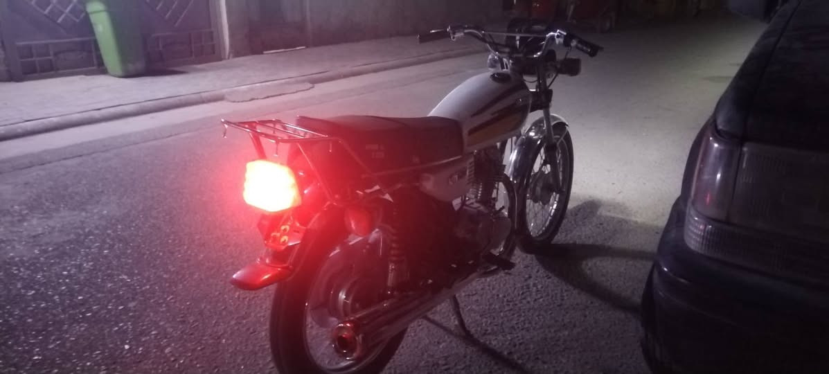 سلام عليكم دراجه للبيع الشاصي ارشه 18 اوراق اصولي  تعمير 2025 مكينه نامه امتياز باب اول 25 مبدل بيها ولفات بس الدراجه ناشفه و مكفوله كفاله عامه سعرها 750 و بيها مجال
رقمي اتصال او واتساب ***********
