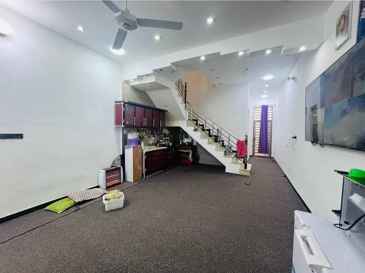 بيت جاهز للبيع في الجمعية - حجي حسن - 100 متر - طولاني

*********** Singapore
