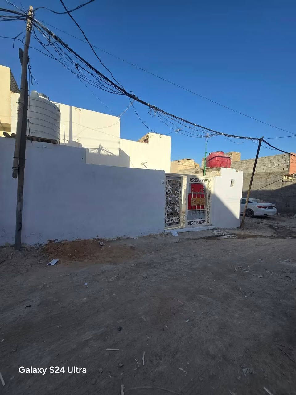 بيت لبيع بشارع المطار القديم المساحه ١٥٠متر الساس كونكريت السكف عكاده البناء بلوك يحتوي على غرف ٢ وصاله ومطبخ وستقبال ومكشوفه وصحيات وطارمه السعر ٣٤ وبي مجال قليل  للستفسار ***********
