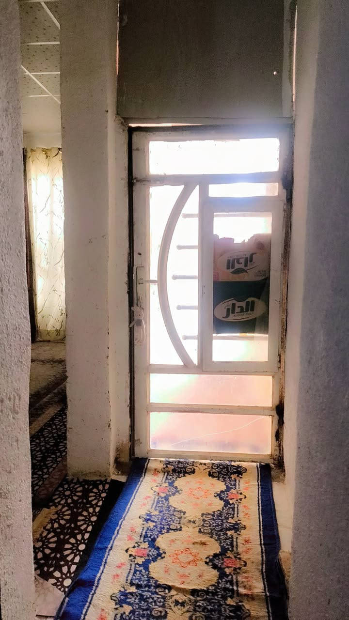 بسم الله الرحمن الرحيم السلام عليكم بيت للبيع مساحه 125بناء جديد 
غرفه هول مطبخ ستقبال ارضيه بورسلين بيت مرتب طارمه صحيات داخليه خارجيه بناء طابوق اصلاح زراعي مشمول بتطويب مكان شارع 80جه كربلا مقابل حي الامام سعر 32وبي مجال للستفسار اكثر اتصل ***********
