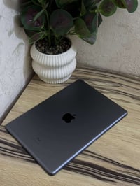 آيباد جيل التاسع • ٦٤ جيجا • شاشه تحتاج تبديل