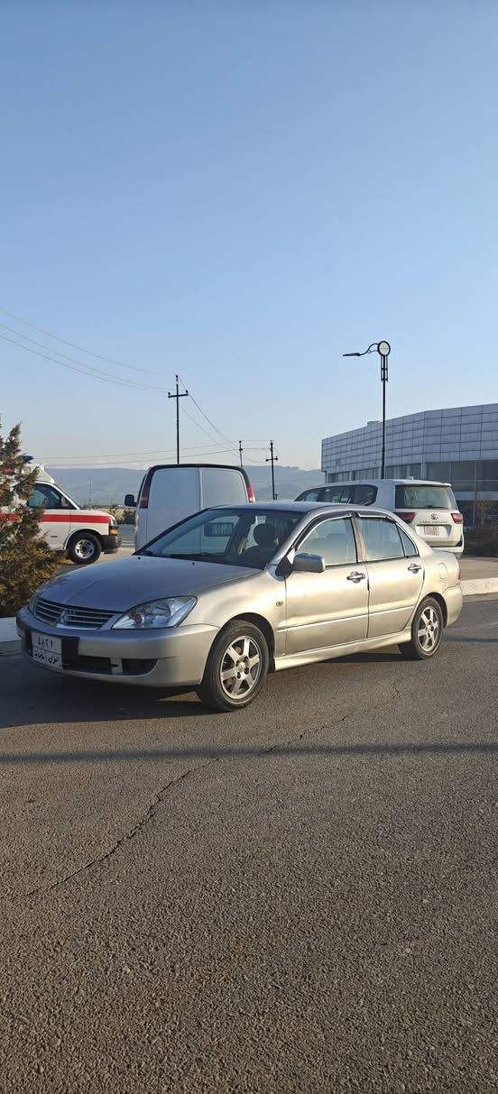 ***********
لانسەر مۆدێل 2008 مەکینە گەورە  
کامل بۆیاخە پێشی کەمێک لێدراوی هەیە
بڕاوەو وەرگەڕاو نییە ماڵی فەقیرە
63گەڵاو معامەلە
