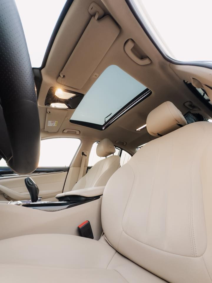 BMW 520i - 2018
خليجية وكالة العروش مكفولة من أي ضرر بيها بارد فقط بسيط جدًا ( ودعاميتها الأمامية بيها تكحيلات مال شخوط ) 

خمسة بردات ، داخل جلد بيجي ، فتحة سقف ، بصمة .. مواصفات الخليجي الفول 
ممشى 105,000 كيلو متر ، صيانة دورية داخل الوكالة 
السيارة نظيفة تفحصها وين ما تريد ، وإذا تحب فحص بالوكالة وتشوف الـ CV مالتها كامل

رقم أربيل وتحويل مباشر - مكان السيارة #بغداد 
رقم التواصل : ***********
