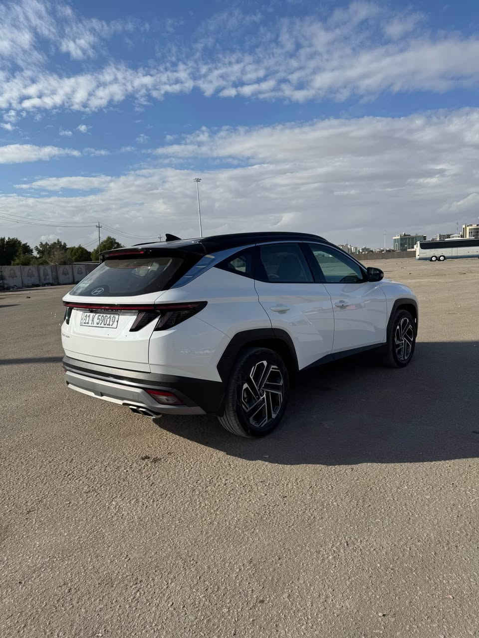 توكسان ٢٠٢٥ رقم بغداد باسمي 
السياره بعده بحالة الوكاله ماشيه ٢٠ الف كيلو
تو كلر اصل فول مواصفات سعره ٢٤٣ وبيه مجال قليل 
مكاني كربلاء 
*********** كربلاء, العراق
