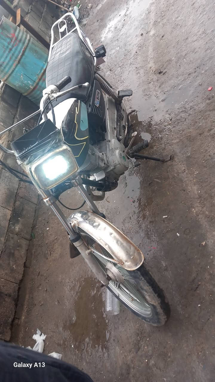 السلام عليكم دراجه للبيع ايراني 4 جير موديل 2019 اوراق اصوليه مكاني ديالى الخاص سراجق هاذه رقمي ***********
