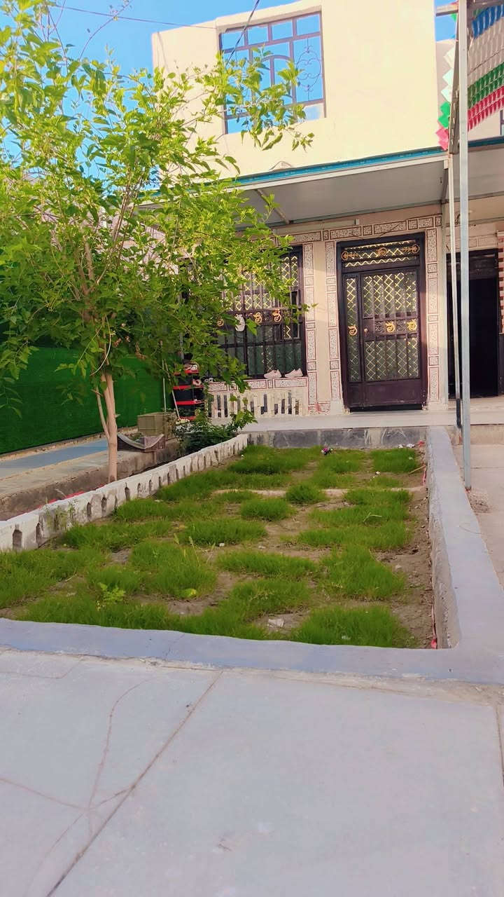يالله..... توكلناا عليك
🏦دار سكـــــــــــــن زراعي مشمولة استماره جرد

      

📍العنوان:-ملحق حي العامل   طريق السنية عمود 625

(اقرب نقطه داله  جامع موسى الكاظم 

📏المساحه:- 700متر الكليه  الواجهه 10 والنزال 70

تريد بس االبيت مساحة 350هم ينباع تريد كلها عادي 

☘️طابق واحد عگاده الطابق الثاني بس وجهيه كامله بناء حديث 

✳️يحتوي ع:-

☘️غرفتين نوم 

☘️صاله

☘️مطبخ 

☘️استقبال 

☘️صحيات  داخليه وخارجي 

🏩محل في المقدمه

☘️كراج. كبير .. حديقه... 

ترك  ممر بصف البيت على طوله عرض 4متر 

السعر خاص ***********وتساب أو اتصال
