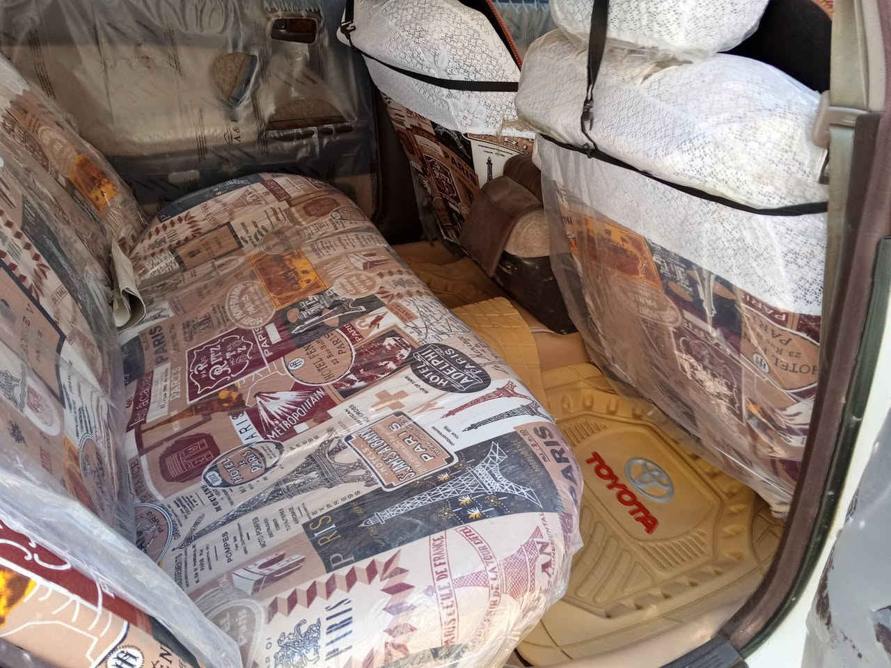 سيارة بطة ياباني للبيع السيارة نظيفة ويوجد فيها تبريد شغال امامي وخلفي السعر 70وبية مجال للتواصل مع رقم الهاتف ***********
