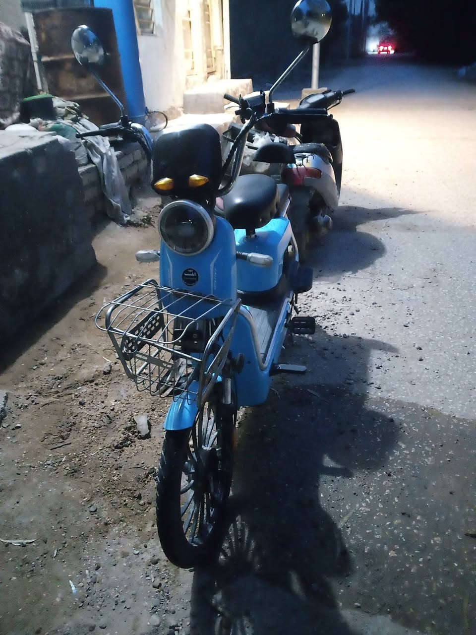 السلام عليكم بايسكل شحن للبيع البايسكل نضيف مابي اي عطل تجي تفحصه وتقتنع بي وتاخذه بايسكل نضيف كلش خمس بطاريات بي بلاتوث اذا تريد تشغل بلاتوث مكان البايسكل كربلاء حي الحوراء طريق بغداد عامود 45 للاستفسار او التواصل على الرقم *********** السعر 450 وللشراي بي خير ويدلل
