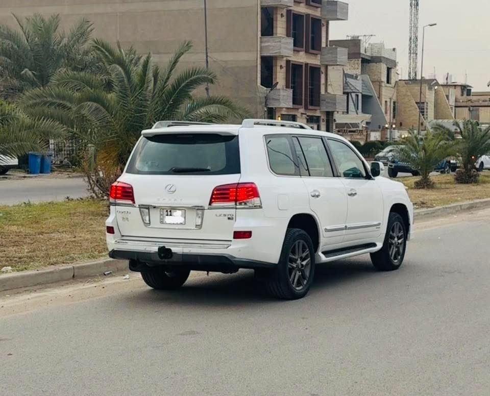 الكزس الموديل (2013) 5700 Lexus برايم اصلية 
مكفولة   رقم بغداد الدولي 
المواصفات فول 1/1  جكااااات 
*بصمة + بصمة ابواب 
*سلايد روف 
*جكااااات
*صندوق كهرباء 
*كامرات عدد 5 
*كشنات امامية كهرباء 
*داخل قرميدي 
*كشنات الخلفية كهرباء 
*كراسي خزن ميموري 
*شاشات عدد 3 
*استيرن كهرباء  + تحكات جهتين
*فور يل  4*4
*كشنات تدفئة تبريد
*رادارات امامية وخلفية وجوانب
*حساسات امامية وخلفية 
*ثلاجة + ثلاث انظمة القيادة
*نقطه عمياء +مري شفط
*تشغيل عن بعد +طفاية
*زينون +تدفئة استيرن 

السعر   375  وبيها مجال 
الاتصال على رقم  *********** 
مكان السيارة بغداد
