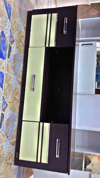 ميز بلازمة • لونين • نضيف