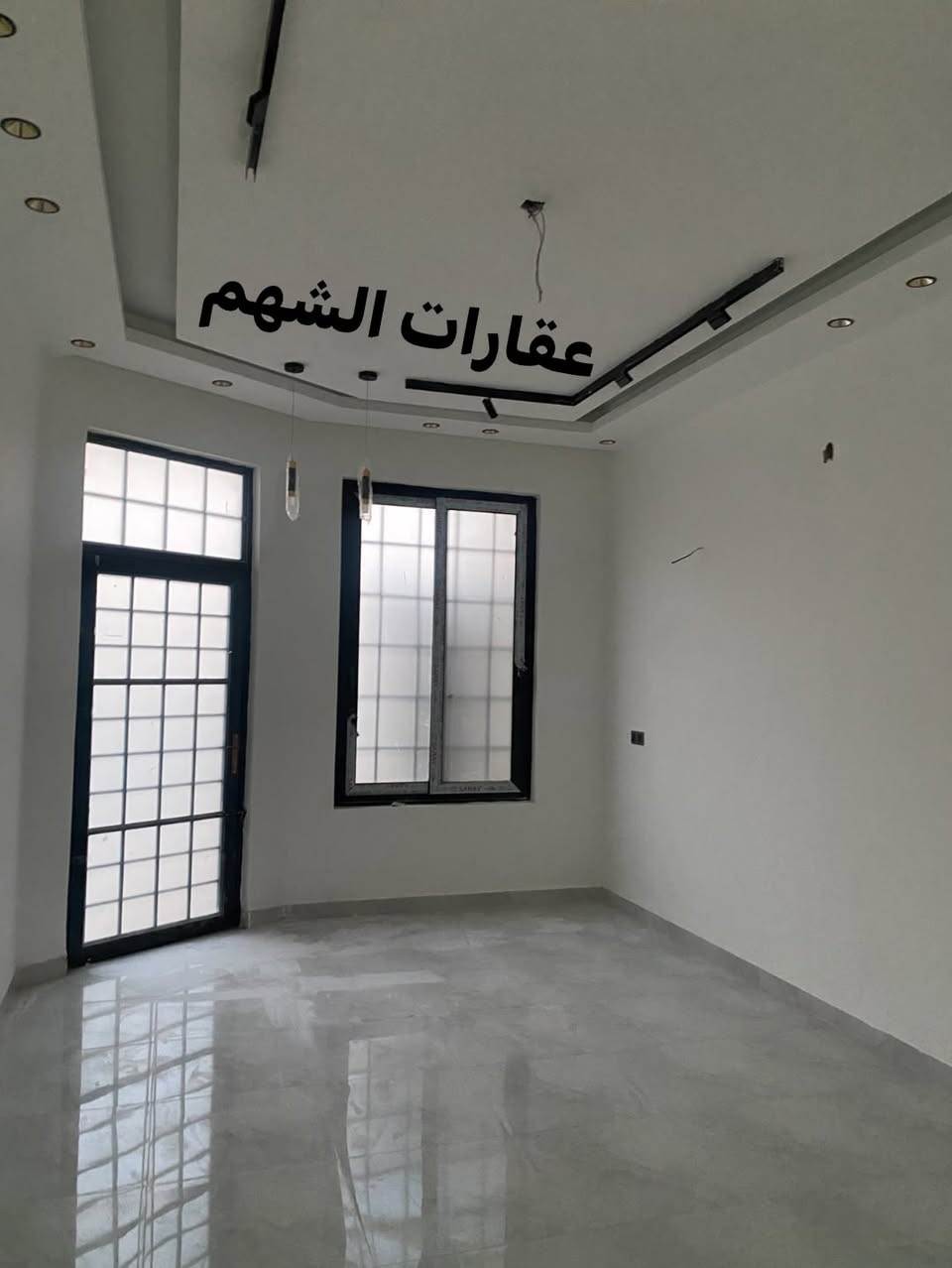 مشتمل للبيع
حي الجبيرية الثانية 

خلف ناجي ابو الشربت

المساحة (125) شارع (15) 

يتكون من (3)غرف البيت 🏠  

للاستفسار (***********)
