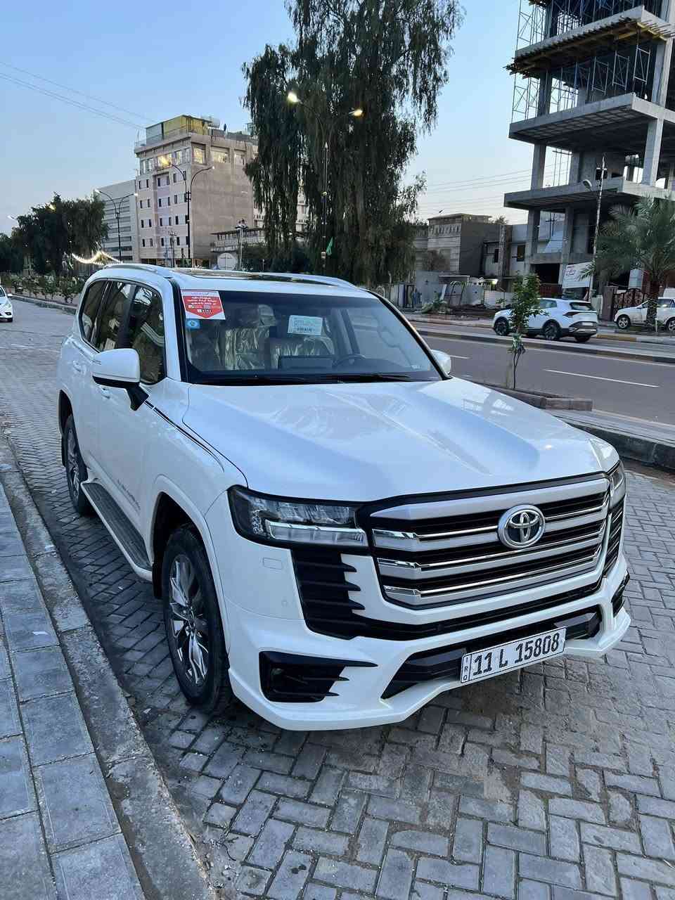 السلام عليكم لاندكروز 2024 ساز ماشية 16 الف مغلفة بالكامل ppf مكفولة من البارد والشخط والرصعة بدون اي ملاحظة مكان السيارة الكاظمية السعر 66,500$ هاتف ***********/***********
