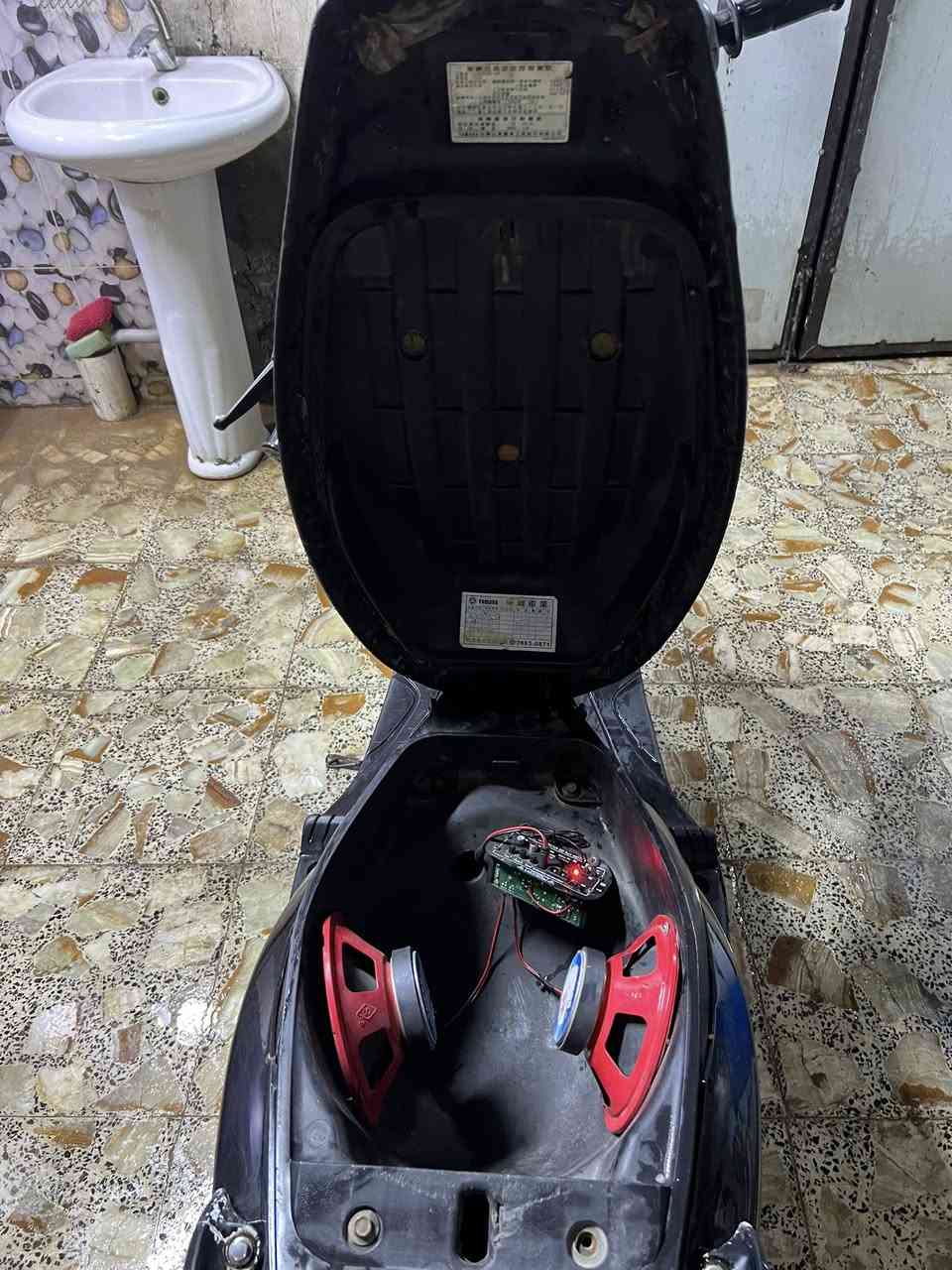 السلام عليكم شباب دراجه ماكس عدله للبيع كهربائيات كله شغاله دراجه بلاديه 49  السعر 650 التواصل على هاذ الرقم ***********
