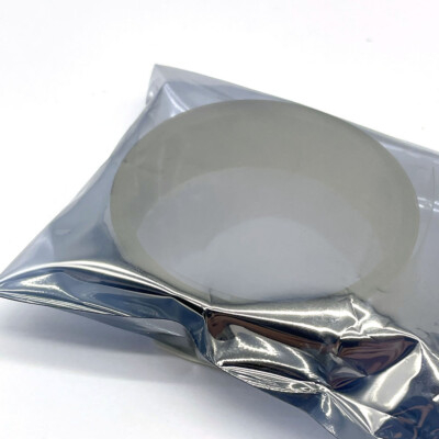 🎯 لماذا يعتبر شريط الإنكودر مهمًا جدًا؟
🟡 1. دقة تحديد موقع الهيد

شريط الإنكودر يعمل مع حساس خاص يقرأ العلامات على الشريط كلما تحرك الهيد.
➡️ هذا يعطي موقعًا دقيقًا جدًا للهيد في كل لحظة — ما يضمن أن الطباعة تكون مستقيمة ومنتظمة.

📍 بدون إنكودر → قد يتحرك الهيد بشكل غير مضبوط → صور مشوّشة / خطوط غير مستقيمة.

🖨 2. تحسين جودة الطباعة

شريط الإنكودر يساعد في:
✔️ محاذاة الألوان بدقة
✔️ تحسين الـ registration بين الألوان
✔️ تجنب الانحراف أثناء الطباعة الطويلة

📌 نتيجة ذلك:
➡️ تفاصيل أدق
➡️ صور أكثر وضوحًا
➡️ نصوص أكثر نقاءً

🔄 3. التزامن بين الحركة وإطلاق الحبر

الرأس لا يطلق الحبر إلا عندما تكون مواضع نقاط الرغبة صحيحة.
شريط الإنكودر يساعد في:
✔️ توقيت إطلاق الحبر بدقة
✔️ تجنب إطلاق الحبر في الأماكن الخاطئة

📌 يساعد ذلك على:
➡️ تقليل الأخطاء في الطباعة
➡️ تقليل الهدر والحبر المهدور

🧭 4. استقرار الحركة وسلاستها

الإنكودر يوفر:
✔️ إشارات مستمرة ومنتظمة
✔️ تزامن متسق بين حركة الرأس والخرطوم

📌 هذا يمنع:
❌ التقاطعات غير المرغوبة
❌ اضطراب حركة الهيد
❌ عدم انتظام النقاط

🔍 5. تحسين الأداء عند السرعات العالية

عندما تطبع بسرعات أعلى:
✔️ إنكودر دقيق → حركة أكثر استقرارًا
✔️ بدون إنكودر → قد تظهر تشوّهات عند السرعات العالية

📌 هذا مهم جدًا في الطابعات الصناعية التي تَطبع بسرعة، مثل DTF وEco-Solvent وUV.

⚙️ 6. يساعد في صيانة الطابعة وتتبّع الأخطاء

في كثير من أخطاء الطابعات تظهر رسائل تتعلق بـ “Encoder Error / Carriage Position Error”.
➡️ هذا يعني أن الإشارة من الشريط غير واضحة أو به خلل.

📌 بذلك يكون الإنكودر هو أول ما يُفحص عند ظهور أخطاء الحركة.

🧱 7. سهولة الاستبدال والدقة العالية

شريط الإنكودر:
✔️ يُباع بأحجام مطابقة للموديلات المختلفة
✔️ يمكن تغييره بسهولة
✔️ يوفر دقة مكانية ممتازة جدًا (عادة ما تكون العلامات الدقيقة جدًا تُقرأ بزمن قياسي)

📌 الاستبدال الدوري يساعد في الحفاظ على جودة الطباعة المثلى🎯 لماذا يعتبر شريط الإنكودر مهمًا جدًا؟
🟡 1. دقة تحديد موقع الهيد

شريط الإنكودر يعمل مع حساس خاص يقرأ العلامات على الشريط كلما تحرك الهيد.
➡️ هذا يعطي موقعًا دقيقًا جدًا للهيد في كل لحظة — ما يضمن أن الطباعة تكون مستقيمة ومنتظمة.

📍 بدون إنكودر → قد يتحرك الهيد بشكل غير مضبوط → صور مشوّشة / خطوط غير مستقيمة.

🖨 2. تحسين جودة الطباعة

شريط الإنكودر يساعد في:
✔️ محاذاة الألوان بدقة
✔️ تحسين الـ registration بين الألوان
✔️ تجنب الانحراف أثناء الطباعة الطويلة

📌 نتيجة ذلك:
➡️ تفاصيل أدق
➡️ صور أكثر وضوحًا
➡️ نصوص أكثر نقاءً

🔄 3. التزامن بين الحركة وإطلاق الحبر

الرأس لا يطلق الحبر إلا عندما تكون مواضع نقاط الرغبة صحيحة.
شريط الإنكودر يساعد في:
✔️ توقيت إطلاق الحبر بدقة
✔️ تجنب إطلاق الحبر في الأماكن الخاطئة

📌 يساعد ذلك على:
➡️ تقليل الأخطاء في الطباعة
➡️ تقليل الهدر والحبر المهدور

🧭 4. استقرار الحركة وسلاستها

الإنكودر يوفر:
✔️ إشارات مستمرة ومنتظمة
✔️ تزامن متسق بين حركة الرأس والخرطوم

📌 هذا يمنع:
❌ التقاطعات غير المرغوبة
❌ اضطراب حركة الهيد
❌ عدم انتظام النقاط

🔍 5. تحسين الأداء عند السرعات العالية

عندما تطبع بسرعات أعلى:
✔️ إنكودر دقيق → حركة أكثر استقرارًا
✔️ بدون إنكودر → قد تظهر تشوّهات عند السرعات العالية

📌 هذا مهم جدًا في الطابعات الصناعية التي تَطبع بسرعة، مثل DTF وEco-Solvent وUV.

⚙️ 6. يساعد في صيانة الطابعة وتتبّع الأخطاء

في كثير من أخطاء الطابعات تظهر رسائل تتعلق بـ “Encoder Error / Carriage Position Error”.
➡️ هذا يعني أن الإشارة من الشريط غير واضحة أو به خلل.

📌 بذلك يكون الإنكودر هو أول ما يُفحص عند ظهور أخطاء الحركة.

🧱 7. سهولة الاستبدال والدقة العالية

شريط الإنكودر:
✔️ يُباع بأحجام مطابقة للموديلات المختلفة
✔️ يمكن تغييره بسهولة
✔️ يوفر دقة مكانية ممتازة جدًا (عادة ما تكون العلامات الدقيقة جدًا تُقرأ بزمن قياسي)

📌 الاستبدال الدوري يساعد في الحفاظ على جودة الطباعة المثلى
يتوفر بجميع قياسات الطابعات 
اطلبها من #شركه_احمد_للدعايه_والاعلان
رقم المبيعات : ***********
رقم الصيانه   : ***********
