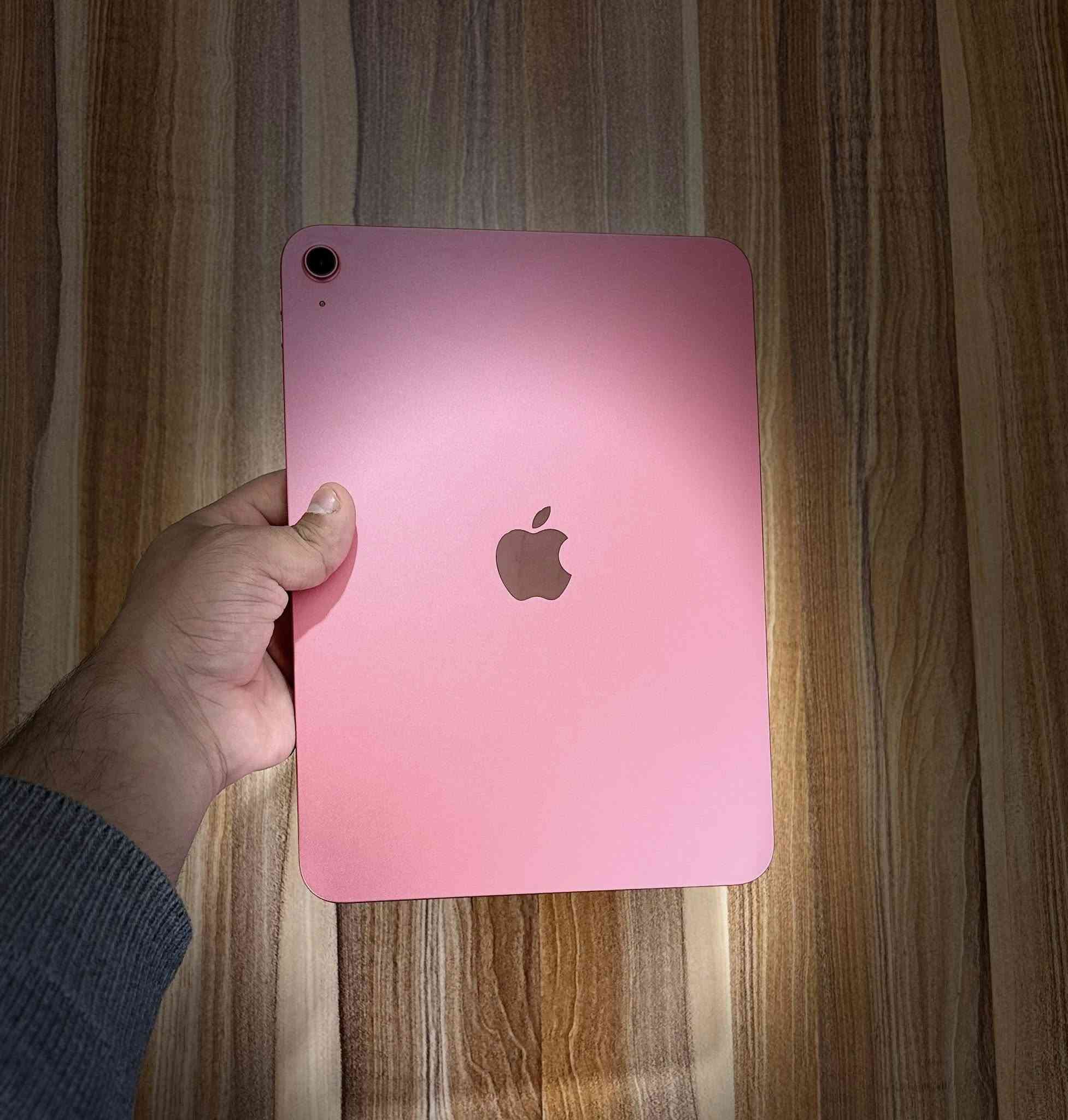 ايباد ابل 11 - A16 ، ذاكرة 128 بطاريته 95 ، الجهاز نظيف ملحقاته كاملة واي شخط مابي ، بـ 400 وبي مجال اللي يريده يتواصل وياي على هذا الرقم *********** .
