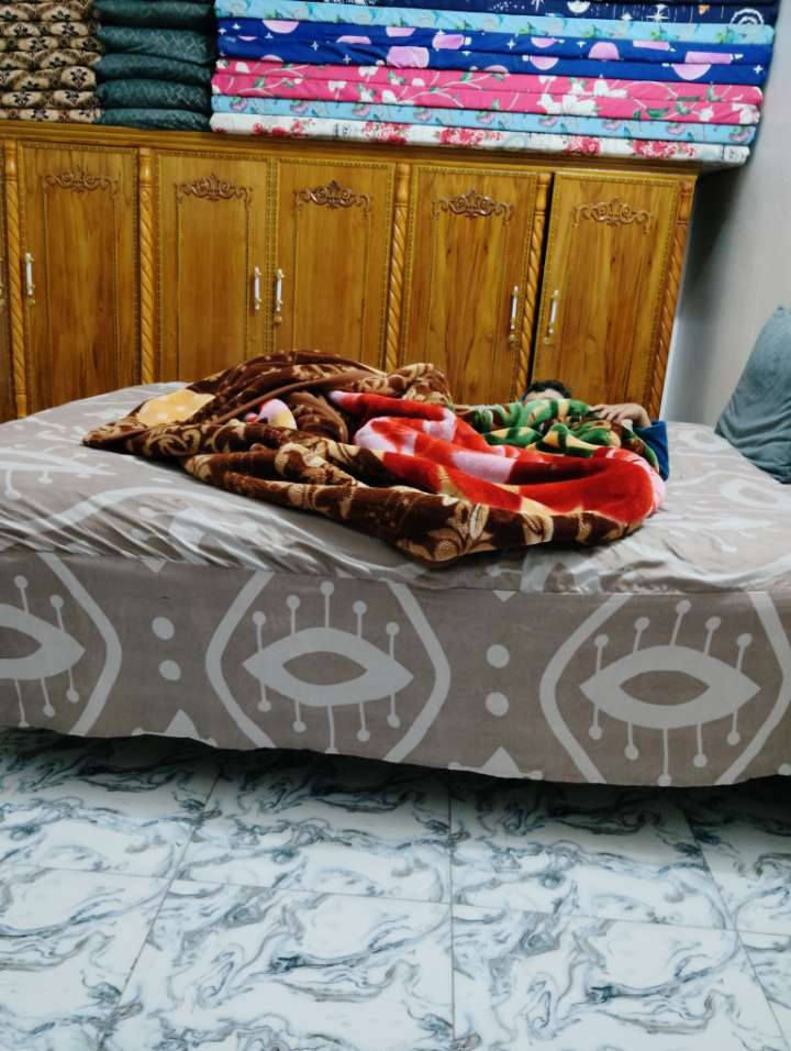 مجتمل للبيع بحي العسكري شارع طاه طابو صرف عرض الشارع 14تبليط لباب لبيت المساحه 85 سعر 45وبي مجال البيت ما ناقصه ي شي جيب غراظك وتكعد بيومك البيت حاليآ فارغ اتصل وتدلل***********
