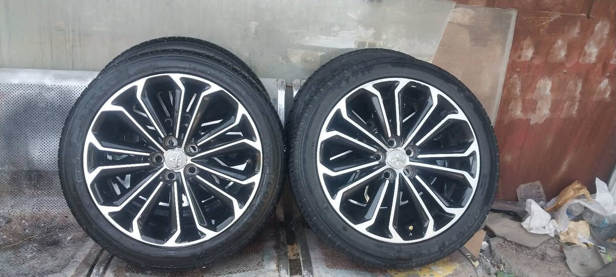 السلام عليكم شباب تخم ويل كورلا حجم ١٧ اصلي شركه وتخم تاير نضيف اللبيع مكان بغداد زعفرانيه ***********بي واتساب
