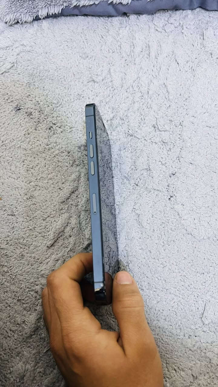 12 برو ماكس
ذاكرة 128 

بطاريه 100 مبدله 

سعر 410 وبي مجال 
 واتساب ***********
