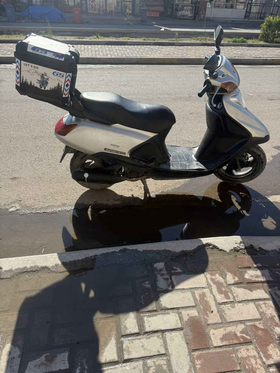 دراجة سبيسي نضيفة محرك نضيف السعر ٦٥٠ مكاني حي العامل ***********
