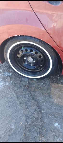 سلام عليكم ويل عادي حجم ١٥ معه تخم تاير بدون خط اني خاطه مطلوب مراوس ***********
