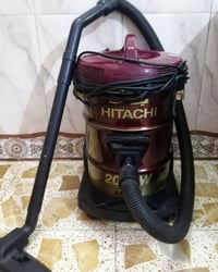 مكنسة كهربائية • مستعمل • نضيف