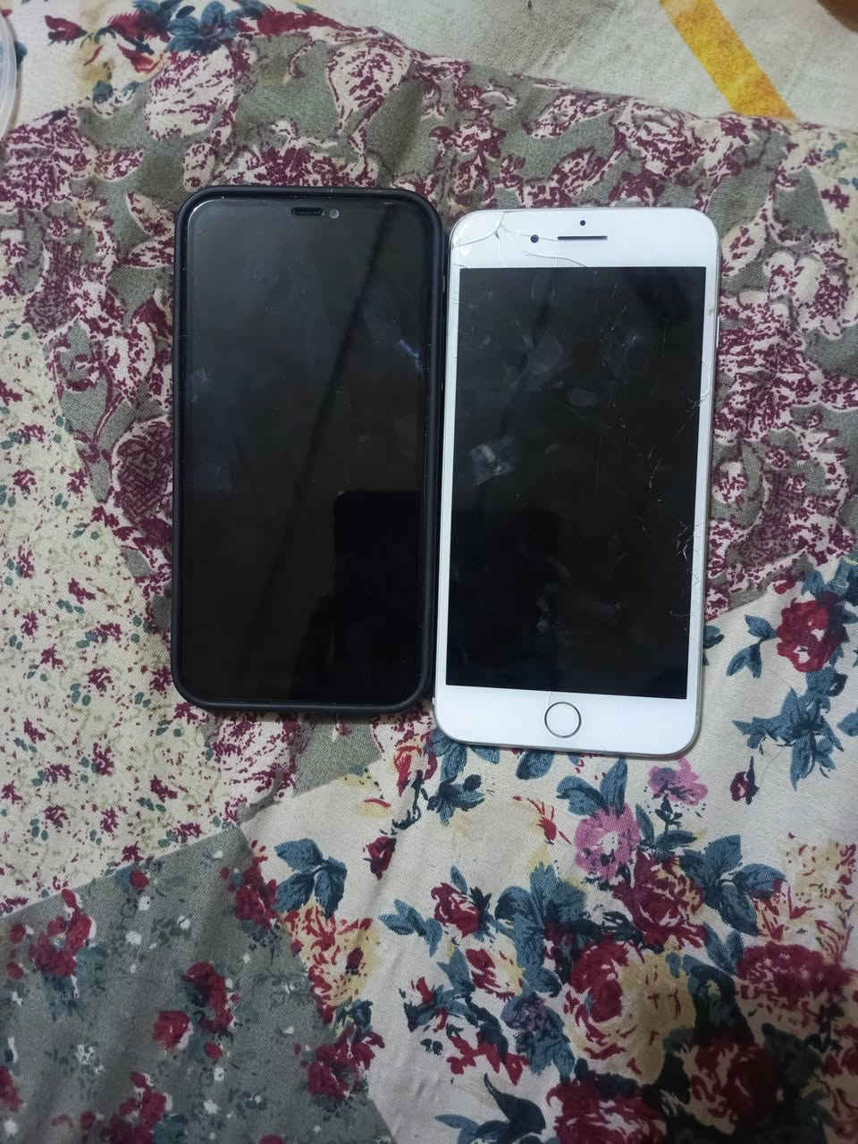 سلام عليكم للبيع ايفون 11 العادي قافل ايكلود  ذاكره 128 والثاني 8 بلاص ذاكره 64 التفاصيل أكثر خاص او اتصال ع رقمي وبيك خير ودلل ***********
