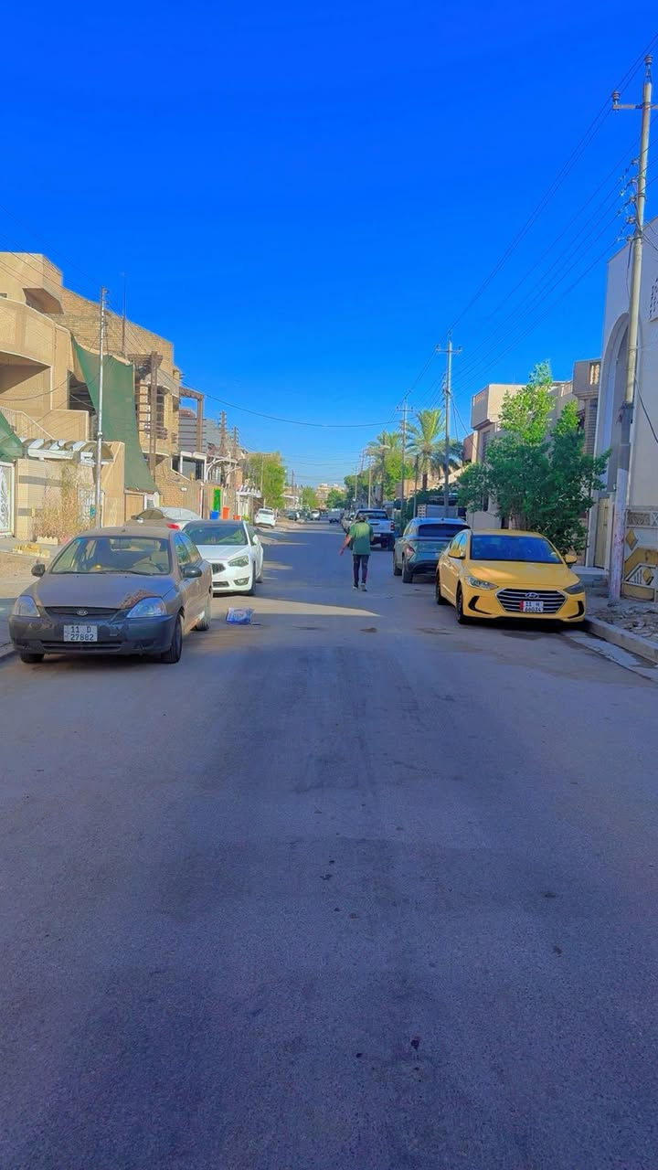 بيت للبيع مساحه (150) متر طابقين  مربع بيداء عرض شارع (15)  يحتوي على عدد نومً4  مدخلين  استقبال مطبخ حوالي. شغل درجة اوله لاستفسار مكتب النسيم للعقار ***********
