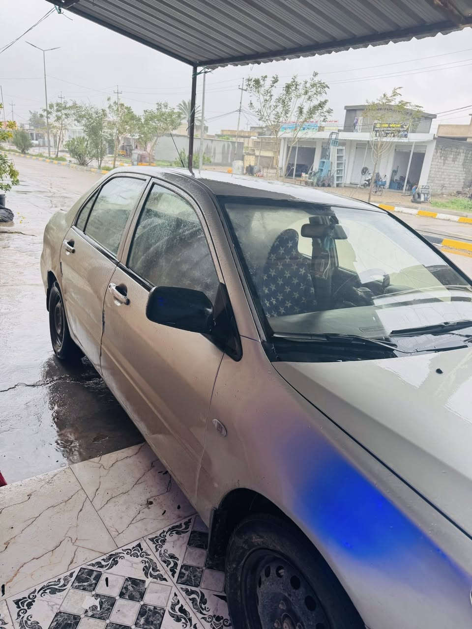 السلام عليكم لانسر ٢٠٠٧ سنوية جديدة صدر جديد كير ومكينة بل نايلون بيهة صبغ احزام وضربتهة جنطة عارضيهة ٧٠ وبيهة مجال للطيبين ***********
