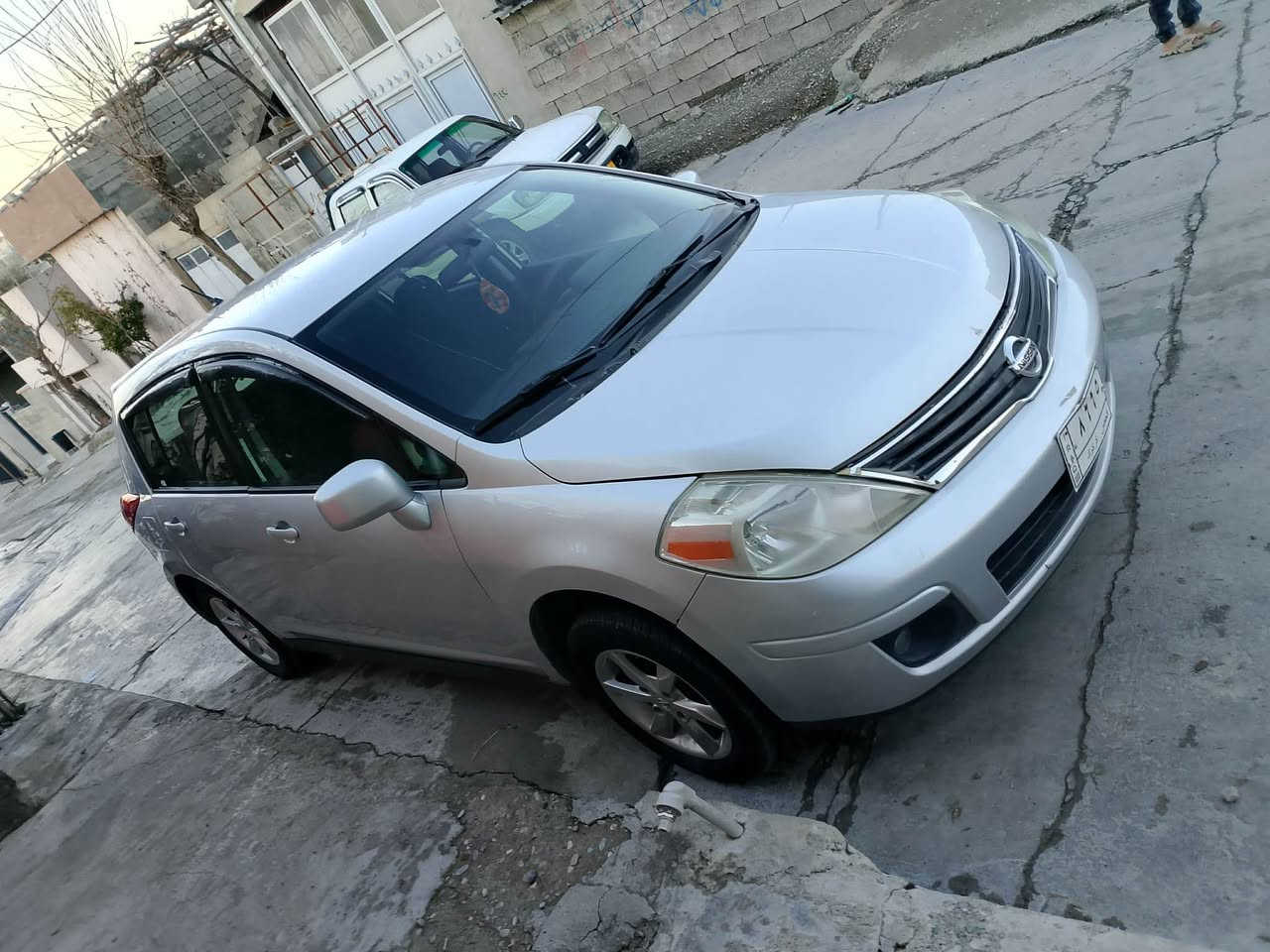 نیسان فیرسای ساخ مۆدیل2011مەنەفیست ئەسلی سیارەکە2بارجەی بۆیاخە بیشی کەبسە گیرومەکینەو کارەبای هەموی مەزبوتە کیشەی مەدەنیومالی مەدەنی بەشەرت شوین قەلادزئ55گەلاو مەجال*********** بشدار, السليمانية
