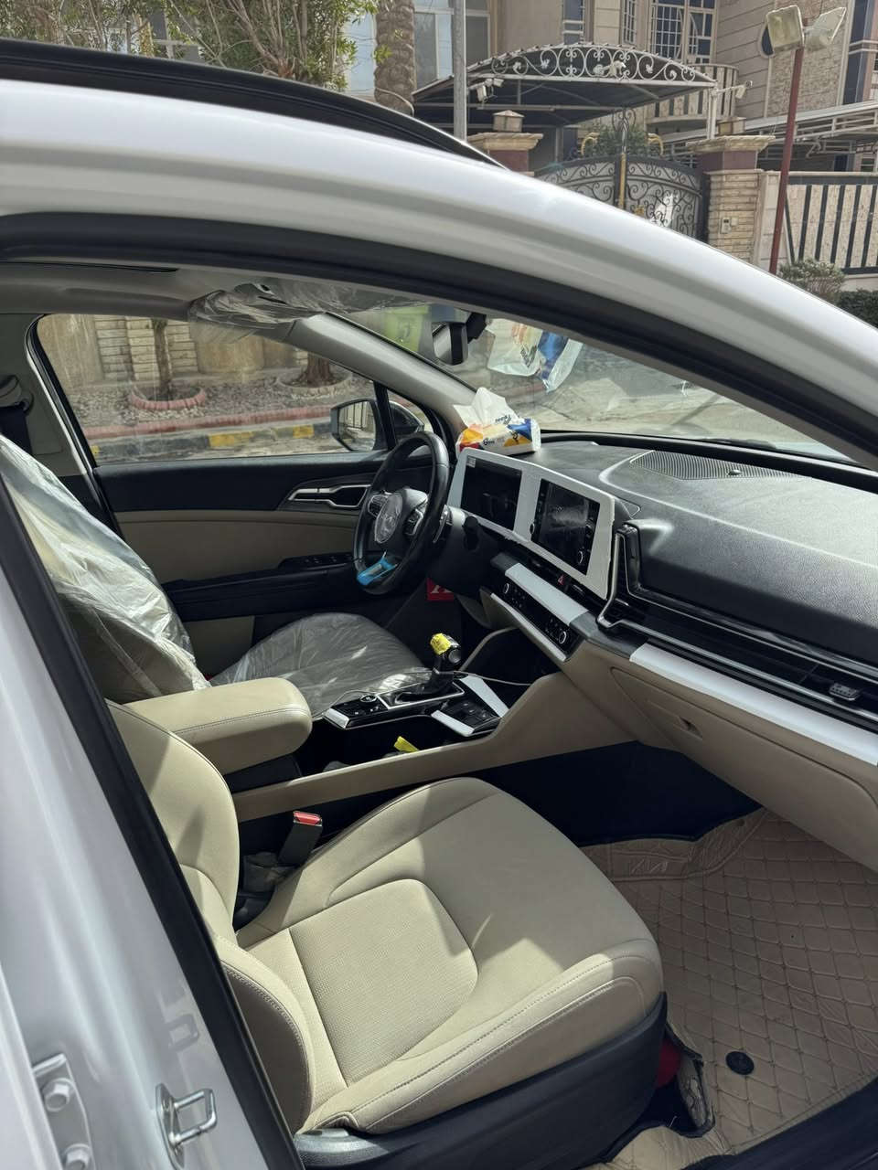 السلام عليكم
للبيع :كيه سبورتج  خليجي 
الموديل : 2023
ماشيه :42 الف 
السياره :مكفوله   
مري كهرباء 
انضمه قياده 4 (نورمل +سبورت +ايكو +سمارت)
(تشغيل عن بعد سقف بانوراما + بصمة تشغيل + ابواب + صندوق)
كرسي السايق كهرباء
حساسات امامي خلفي 
 شاشه +عداد دجتل 
كامره دواره 
بصمت ابواب 
ترحيب عند لاقتراب 
مثبت سرعه 
سايد بريك كهرباء 
ويل 19
تبريد قطعتين 
داخل بيجي 
محرك 2000 دوش 
شاحن واير لس 
الصابيح الماميه LED
المصابيح الخلفيه LED
شفتات ستيرن رياضي 
مانع انزلاق 
شاشه ابل كار بليل +جي بي اس 
انذار عند الاقتراب
اشاير بل مري 
السياره كلش نضيفه
‏العنوان بغداد زيونة 
السعر216 
للاتصال***********
