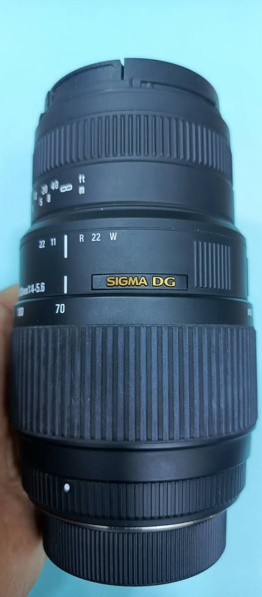 السلام عليكم كاميرا نيكون 3200 نضيفه استخدام شخصي  للبيع 
#للبيع_بسعر_مناسب
للتواصل ه‍
‏ ***********
