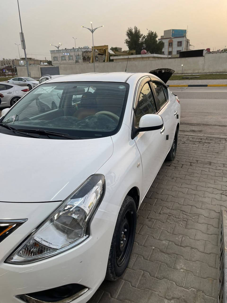 السلام عليكم نيسان سني مديل 23 كفاله عامه بليته زركه خليجي ماشيه 40الف حقيقي السعر 124 رقم الهاتف ***********
