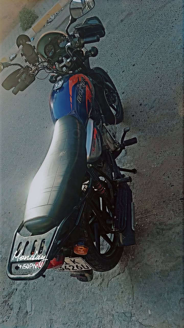 سلام عليكم.. 
. دراجة بوكسر البيع موديل 2023.نازلة با 2024
. دراجة بيهة بداية خيط تبخير 
. بس الدراجة نضيفة ما مفتوحة كلجات نضيفة
. تايرات جدد منضومة زنون جديدة ام الضمان سنة بيهة كرت
. اشاير سلف هندر كلشي بيهة شغال نكرة شرط كلشي شغال 
. رقم و سنوية بغداد با اسمي ثاني يوم تحويل 
. والله الدراجة نضيفة لبعد حد والله يشهد بس الخيط تبخير 
. دراجة ماشي 27 تجي و تفحص بيدك كلشي بيهة نضيف
. ما مشتغلة دلفري شلع من شغل لبيت بيهة بس 
.( سعر 2250)وبيهة مجال حك الجية. 
.  عنواني بغداد البلديات 
***********
