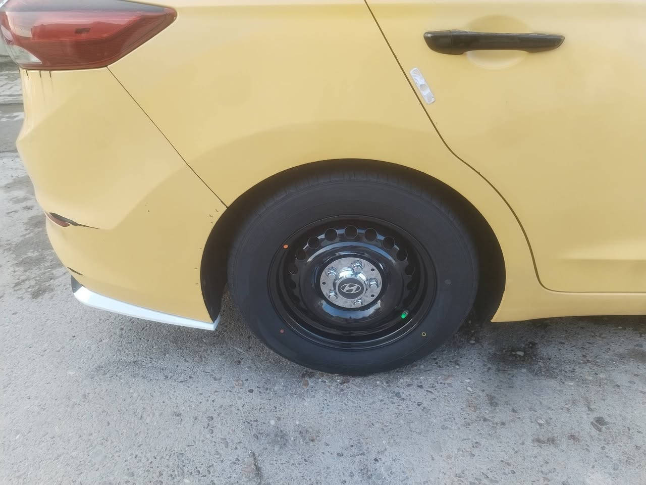 السلام عليكم
النترا 2017 وارد امريكي مواصفات عادية حادث بنيد سطحي ومبدل الباقي مكفول ليبل واحد ايرباك فقط جوة الرجل مال السايق يعني بدون ايرباك
السيارة جديدة بمعنة الكلمة
كير شادة جديد
محرك شادة جديد
تبريد شادة جديد
صدر امبدلة امامي وخلفي جديد مع االعربانة الخلفية سابقا بنز حورتهة دسك
تخم دسكات اصلي جدد
تخم بولبرنات جديد
منضومة غاز امبدل بيهة النوزلات والرگليتر جدد شادهن
نوزلات بانزين وقاعدة فيت بم شادهن جدد
مجاول وبلكات جدد شادهن
جوينات مع كوعة ولف الحماوة البلادية والواتر بم والداينمو شادهن جدد
راديترات جدد مع مي راديتر اصلي يورول
منضومة ال ABS والعمبار كلهن بدلتهن مع دهن بريك اصلي
السيارة مصروف عليهة كلش هواي تشوف بعينك وتحكم عليهة
صبغة اولى ممصبوغة
السعر 130 وبيهة مجال قليل
مكاني جسر ديالى القديم
السيارة بسمي 
رقمي ***********
