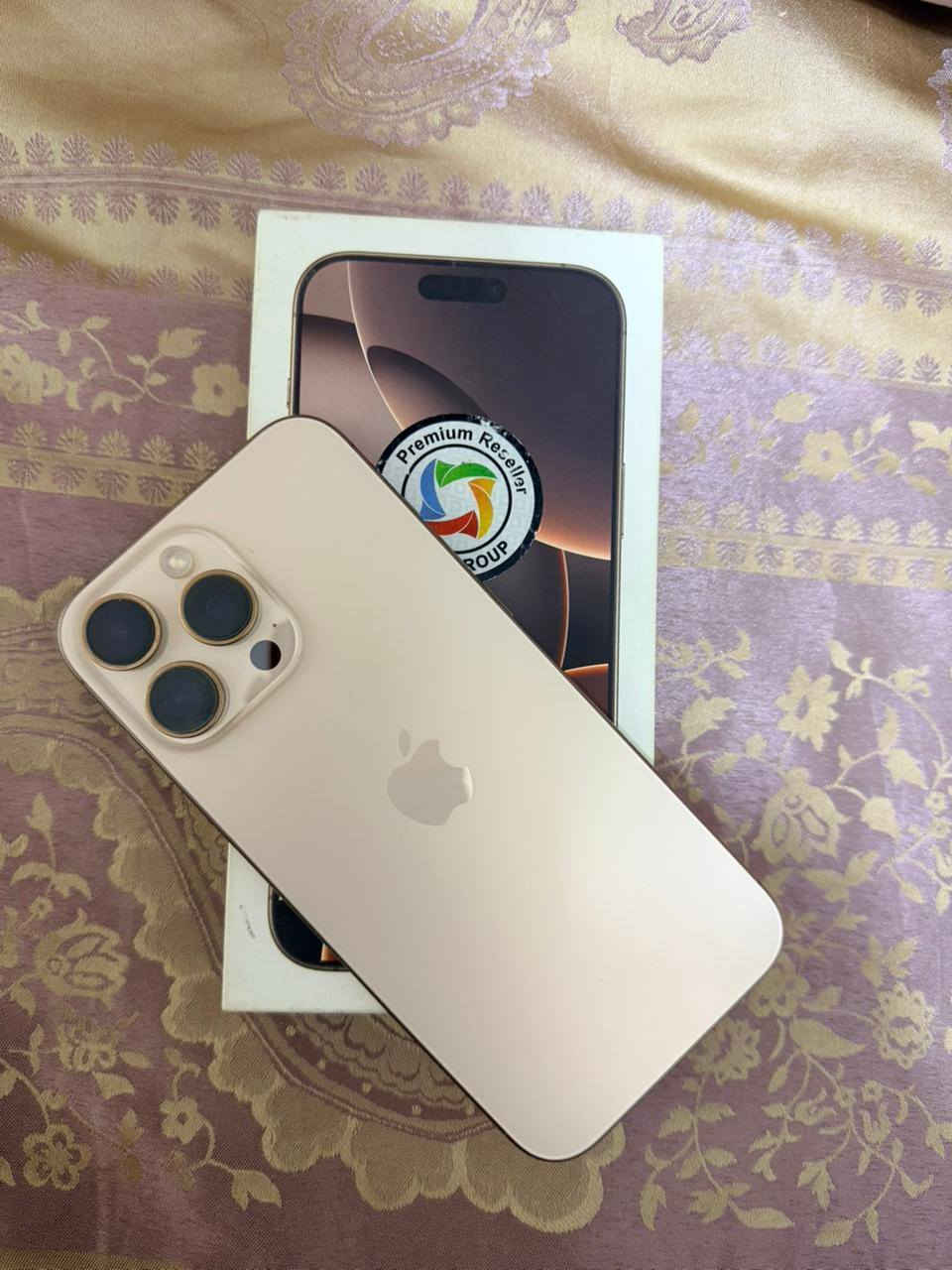 إيفون 16pro max الذاكرة 256 البطارية 98 ضمان ماستر نضيف جداً 
السعر مليون و 400
مكاني بغداد البنوك 
***********
