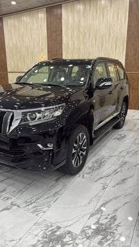 برادو Vx 2023ممشى السيارة/ 55 الف كيلو حقيقي مكفولة من الصبغ والبارد و...