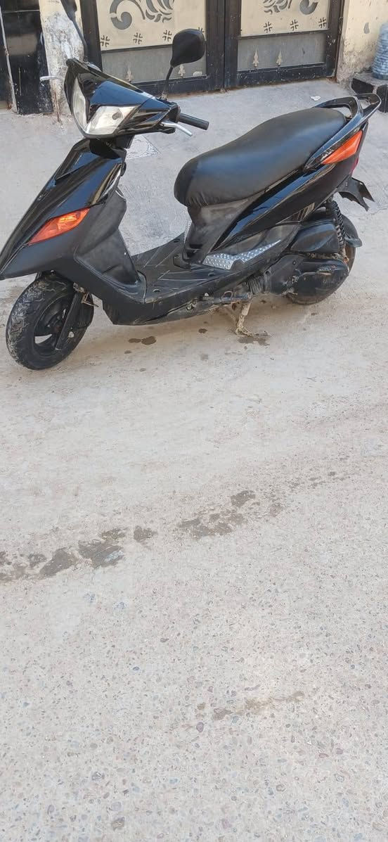 السلام عليكم دراجة ماكس ثعلب كابريتر مو نوزل الدراجة نظيفة كلش و ناعمة كلها شغالة مابيها كل نقص كهربائيات تخبل مكينة خير من الله مكاني بغداد الدوره  ***********السعر 600وبيها مجال حك الجيه
