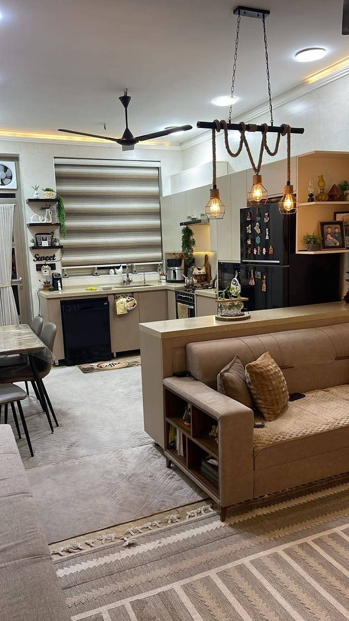 يالله 
دار البيع في بغداد الاسكان 
مساحه 67 اونص  واجها  7او نص متر نزال 9 متر 
بناء حديث شارع عريض
يحتوي الدار على ثلاث طوابق +حديقه + كراج  
الدار ينباع مع الأثاث الاستفسار اكثر مكتب الغدير 2
الهاتف ***********
