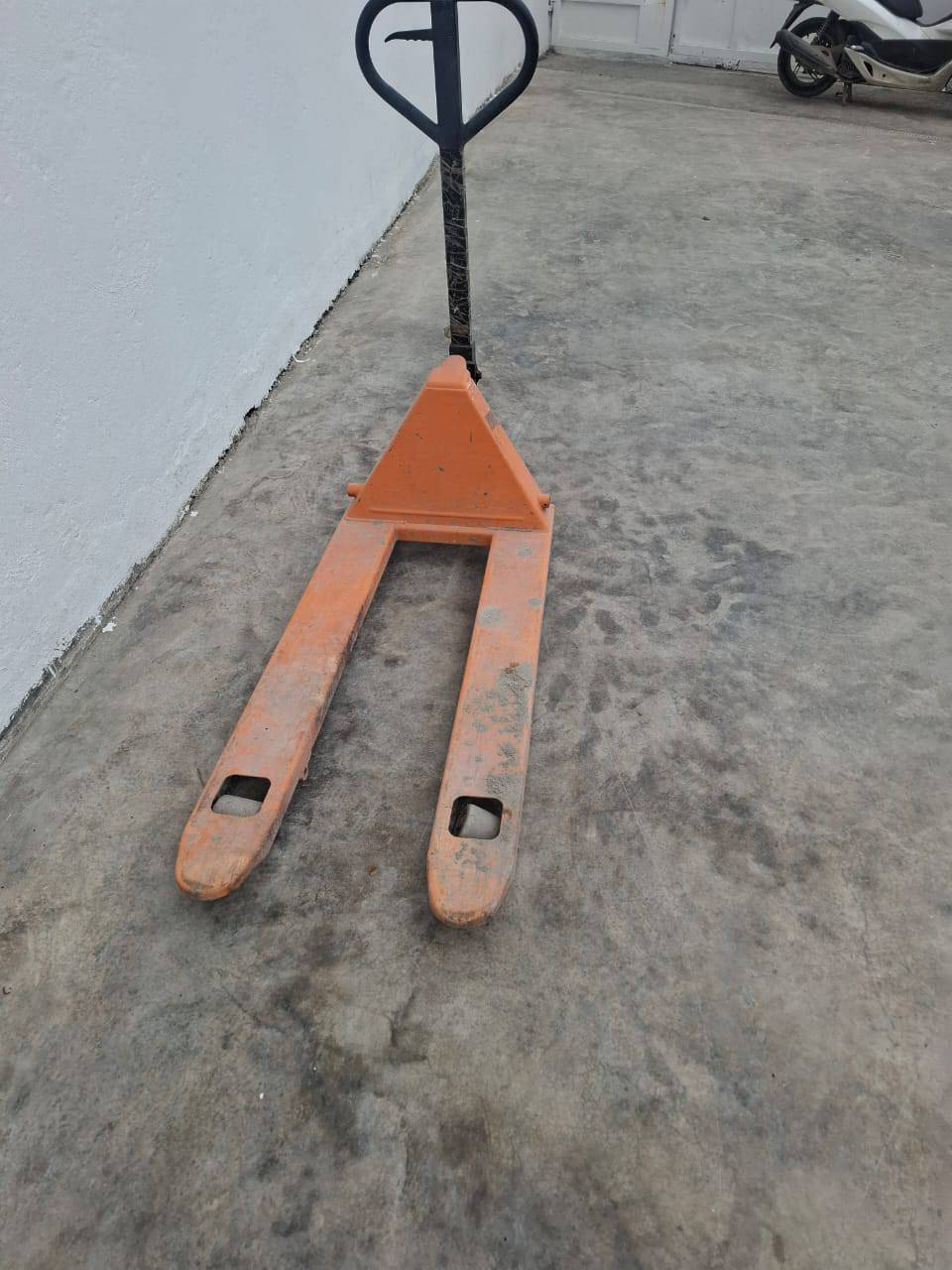 سلام عليكم حمام البيع جاهز بغداد شارع النضال مكلف بل نشر تصال بل رقم***********
