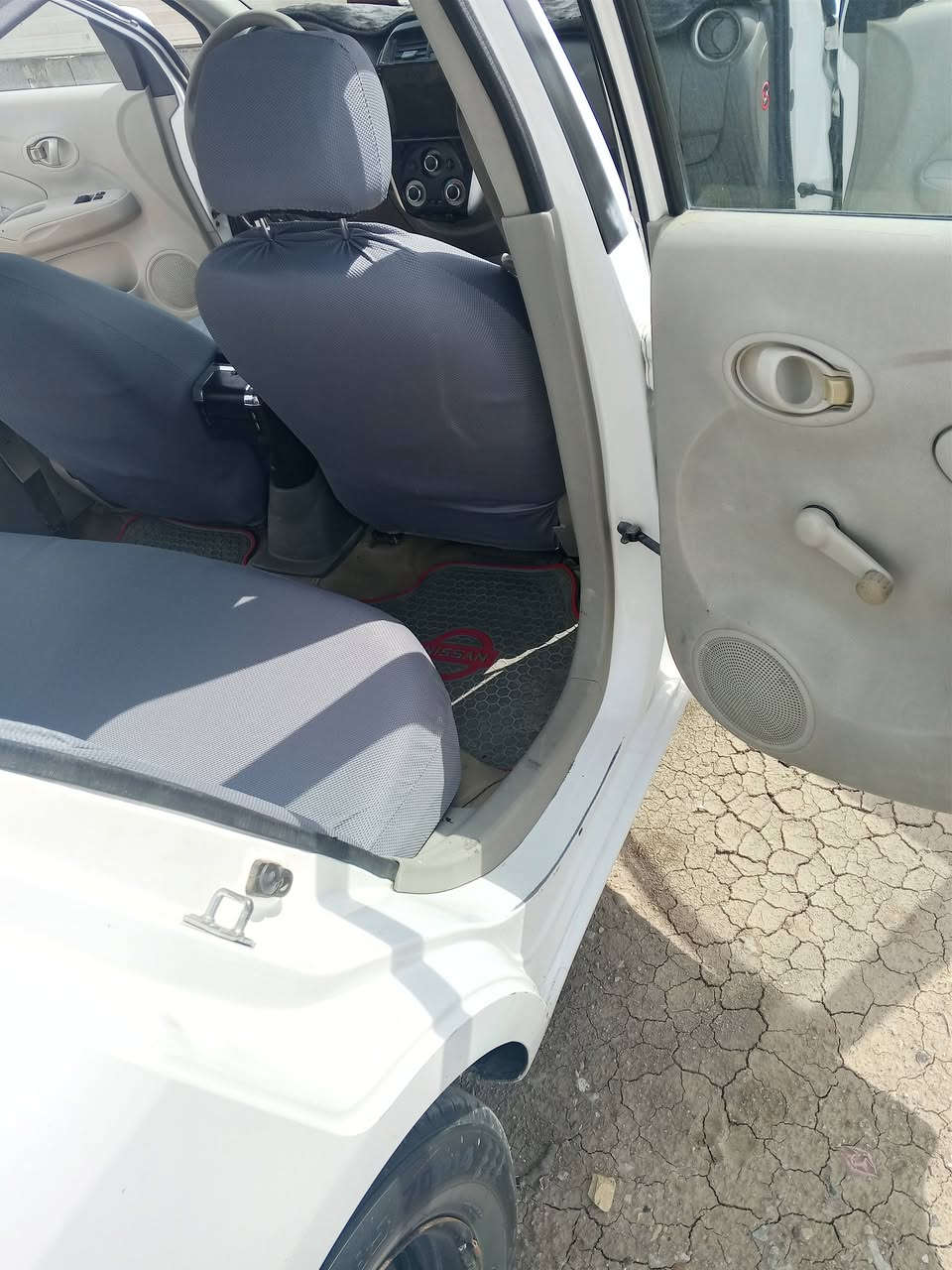 سلام عليكم اخوان نيسان سني هندي باليته زركه 2018 اخوان بيها طخه بالجها العكس السايق ومصلحها بدون دواخل وبيها تلحيضات كير محرك تبريد كفاله تخم تاير جديد حداديه صدر خلفي امامي جديد رقم بغداد باسمي العنوان ابو غريب الشهداء السعر 90وبيها مجال شي بصيط ***********
