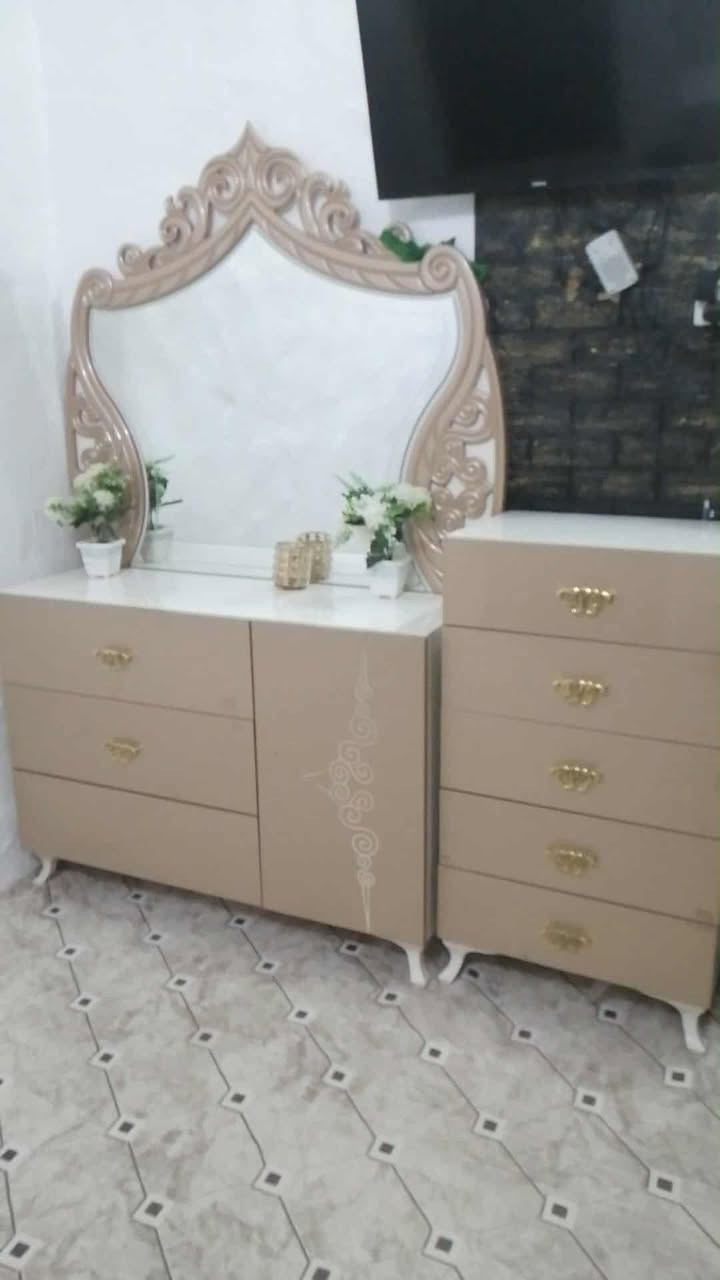 غرفه تركي لبيع نضيفه اي اضرارمابيه نفس لي بصوره تجي وشوف مكان سماوه ناحيه لمجدسعر850 شراي مراسله اوتصال***********
