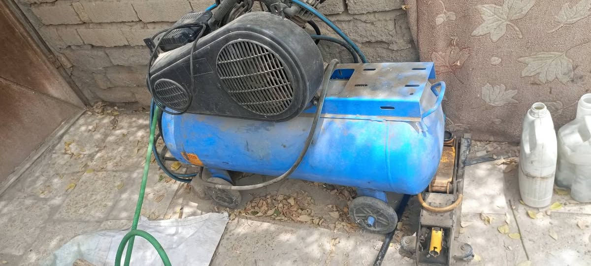 السلام عليكم كمبريسر هواء  للبيع  200 لتر جديد مستعمل 3 اشهر  مع صوندات 2 السعر 450
*********** مكاني سوق الشيوخ
