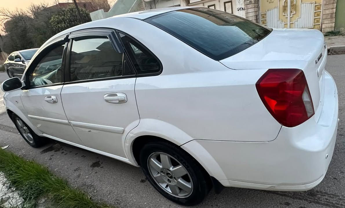 دايوا اوبترا
2004 
كير توماتيك 
بدون حادث بدون شاصي بدون دواخل 
صبغ باب خلف السايق 
وبيها مكانات بارد 
وخلي رقمي
***********
